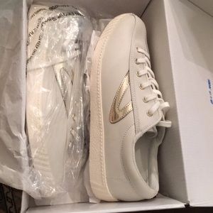 NWT tretorn 9.5 Nylite shoes never worn